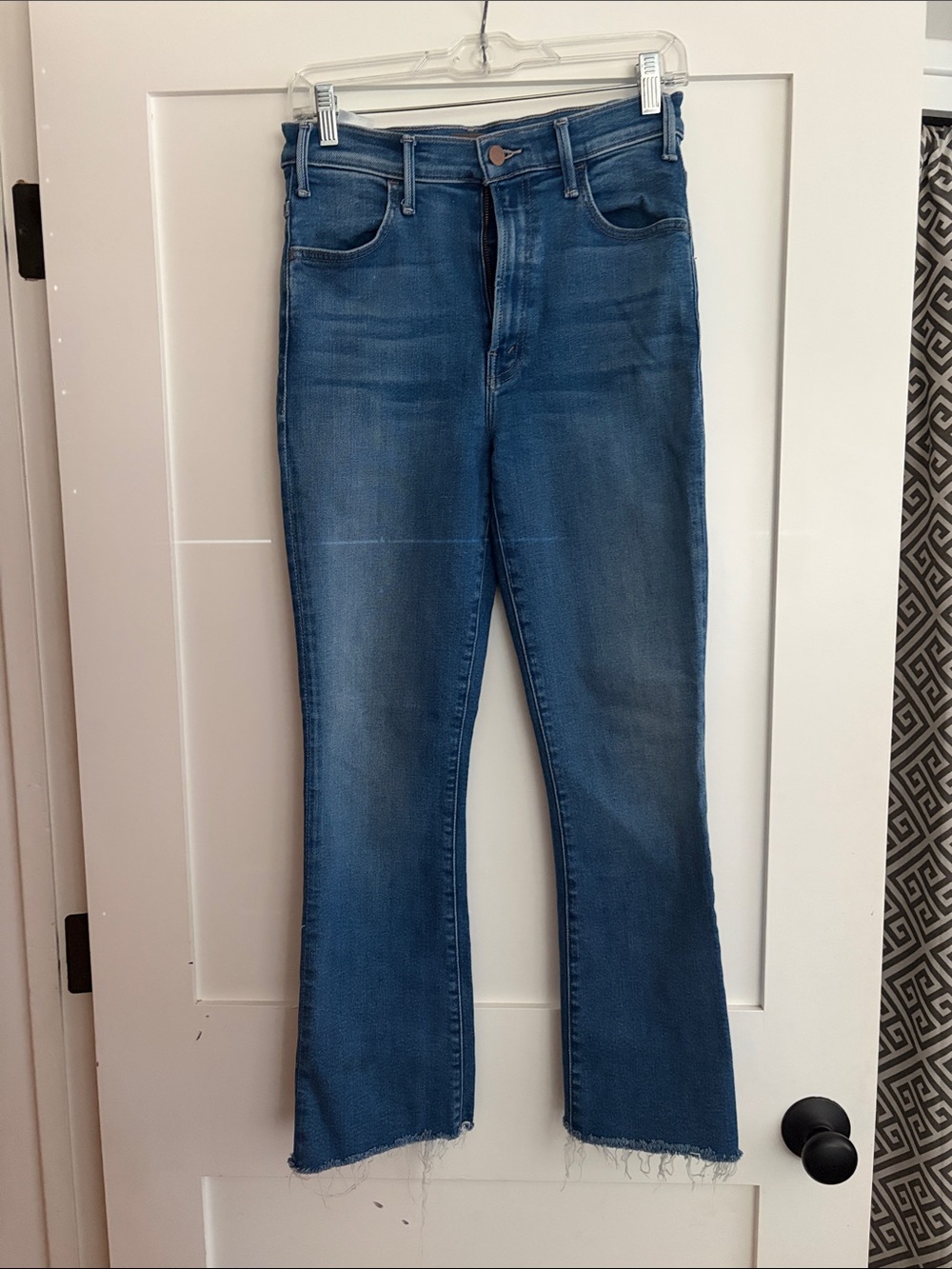 MOTHER The Hustler Ankle Fray in Meet Cute Flare Jeans with Frayed Hem